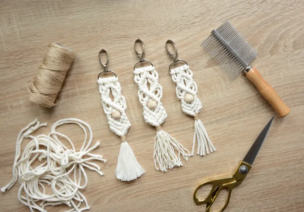 Jak zrobić brelok makrama DIY – proste kroki i inspirujące wzory dla każdego