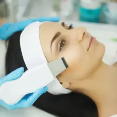 Peeling kawitacyjny - co to jest i jak może poprawić Twoją skórę